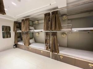 APEX STAY Rooms & Dormitory