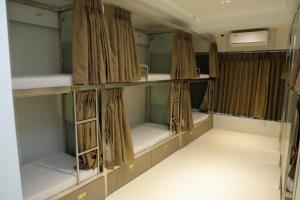 APEX STAY Rooms & Dormitory