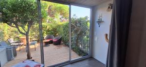 Appartements Studio confortable au calme proche du port et de la plage grande terrasse et parking residence le Grand Large : photos des chambres