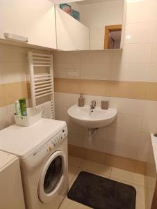 Byt s parkovaním, balkónom, klimatizáciou, free parking