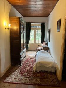 Maisons de vacances maison de campagne avec grand lac et park arbore : photos des chambres