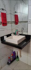 Casa completa com 2 quartos até 9 pessoas 1km do aeroporto 3km do Hangar