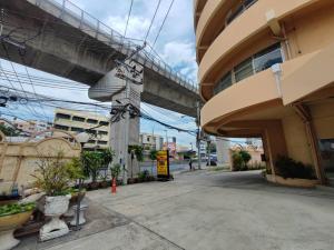 โรงแรมแฮปปี้ อิน