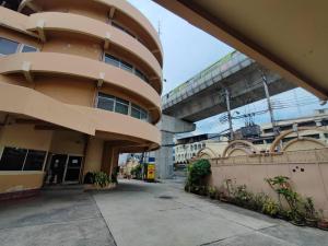 โรงแรมแฮปปี้ อิน