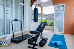 5BR Private Pool Villa - 1 min Beach - Daily Staff, Private Pool, Gym & Games