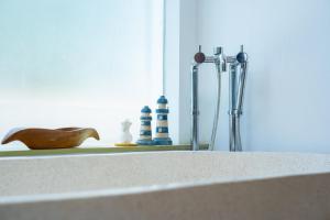 5BR Private Pool Villa - 1 min Beach - Daily Staff, Private Pool, Gym & Games