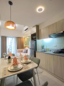 S&R Staycation Davao - 1Bedroom & Fully Equipped Unit with NETFLIX at INSPIRIA CONDOMINIUM