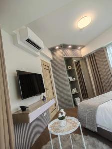 S&R Staycation Davao - 1Bedroom & Fully Equipped Unit with NETFLIX at INSPIRIA CONDOMINIUM