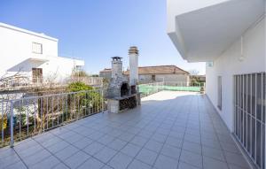 Cozy Apartment In Kastel Stafilic