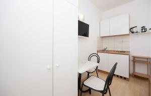 Cozy Apartment In Kastel Stafilic