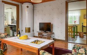 Nice Apartment In Mantorp With Kitchen