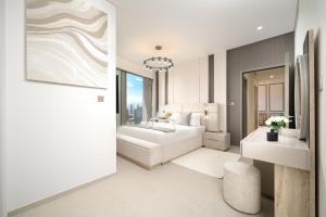 Luxe Living at Grande Signature - Burj Khalifa and Sea Views - Brand New