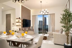 Luxe Living at Grande Signature - Burj Khalifa and Sea Views - Brand New