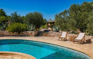 Lovely Home In Stari Grad 