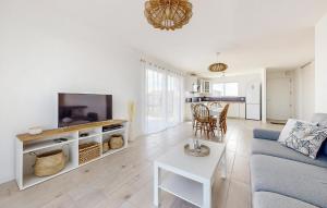 Lovely Home In Les Magnils-Reigniers