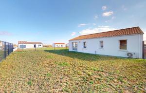 Maisons de vacances Lovely Home In Les Magnils-Reigniers : photos des chambres