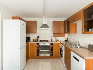 Modern stylish family home private garden - Pass the Keys