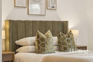 The Sovereign Suite - 2-bedroom Luxury Apartment with Parking