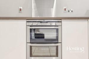 The Sovereign Suite - 2-bedroom Luxury Apartment with Parking