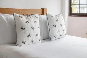 Stylish Home in New Malden: Comfort & Tranquility - Worcester Park