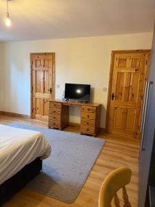 #3 - Spacious Ensuite Double Room with Sofa in Leitrim
