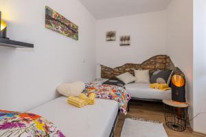 Villa Jordan, a charming Villa near the sea, with garden & pool