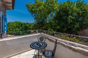 Villa Jordan, a charming Villa near the sea, with garden & pool