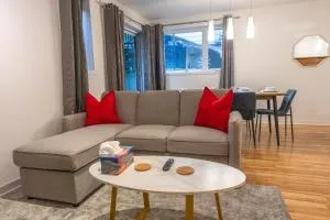 Modern 3BR 4beds apartment AC WiFi Free Parking - Laval-des-Rapides