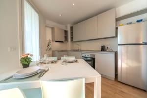 GuestHost - Asia Home