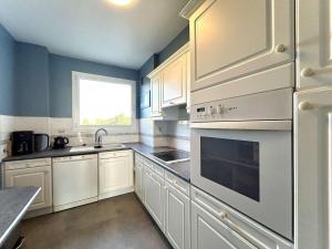 Appartement T3 Face Mer à La Baule avec Terrasse et Parking Privé, 4 Couchages - FR-1-245-97