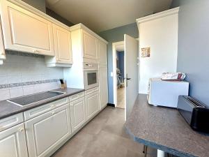 Appartement T3 Face Mer à La Baule avec Terrasse et Parking Privé, 4 Couchages - FR-1-245-97