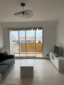 Studio dernier étage rénové