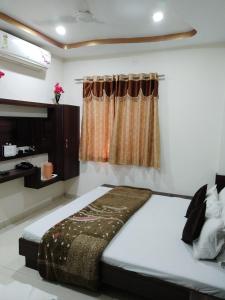 Hotel Vrandavan Palace Near Mahakal Temple