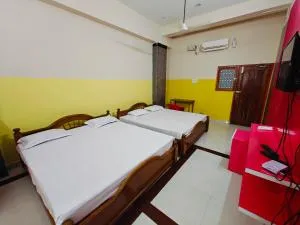 SAlBALA LODGE - AC ROOMS WITH COOKING FACILITIES Near CMC - Pushpagiri