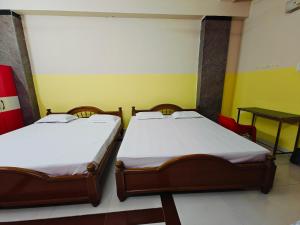 SAlBALA LODGE - AC ROOMS WITH COOKING FACILITIES Near CMC