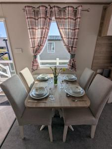 DEVON CLIFFS HOLIDAY PARK EXMOUTH HAVEN BEAUTIFUL MODERN SPACIOUS HOLIDAY HOME 15 Minutes walk TO BEACH