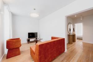 Mary Orange - NO 236 RC D - Contemporary Two-Bedroom Haven