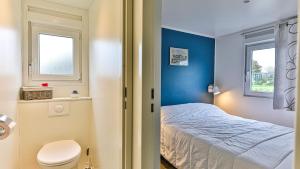 Campings LE REFUGE DU LAC - Sejour d-Exception avec Vue imprenable sur le Lac - Piscines Sauna Salle Fitness Bibliotheque Restaurant - 10min des Sables d-Olonne : photos des chambres