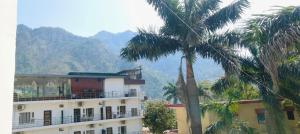 Ojis HomeStay - Aesthetic Quite Rooms with kitchen, in walking distance to Ganga in yoga lane tapovan, free airport pickup for more than 7 night stay