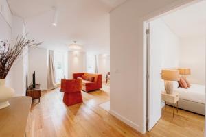 Mary Orange - NO 236 2E - Stylish One-Bedroom Escape