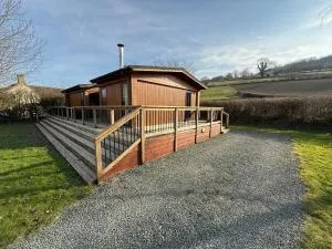 Charming 2 bedroom Cabin In the Shropshire Countryside with Fantastic Views - Clunbury
