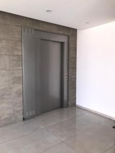 Baruc HG Apartment no parking adults only