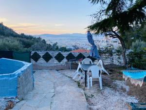 20 mins from city centre, rural house