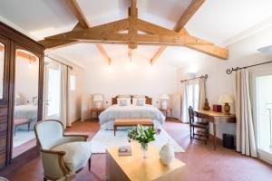 B&B / Chambres d'hotes Domaine de la Cascade Parfumee : Chambre Lit King-Size - Vue sur Montagne