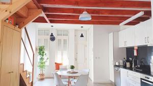 Mezzanine with courtyard in Porto