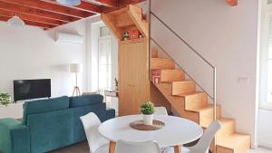 Mezzanine with courtyard in Porto