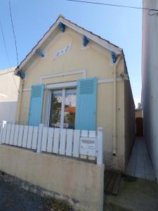 Maisons de vacances Maison de pays 500 m de la plage : photos des chambres