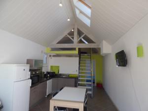 Maisons de vacances Maison de pays 500 m de la plage : photos des chambres