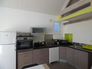 Maisons de vacances Maison de pays 500 m de la plage : photos des chambres