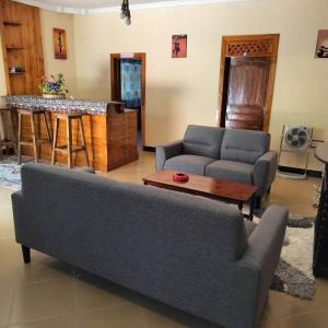 Botanic Hideaway Home, 5km from Mwanza airport